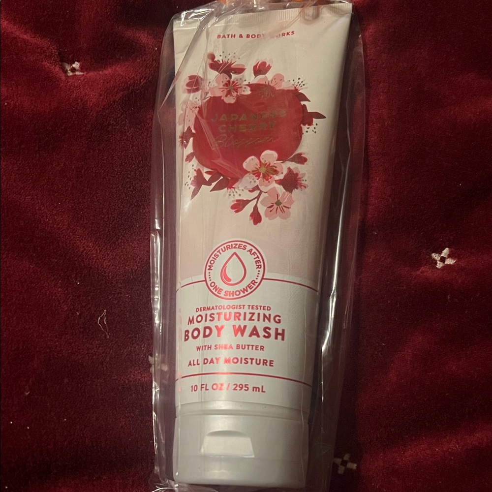 Bath & Body Works Japan Red Blossom Body Wash